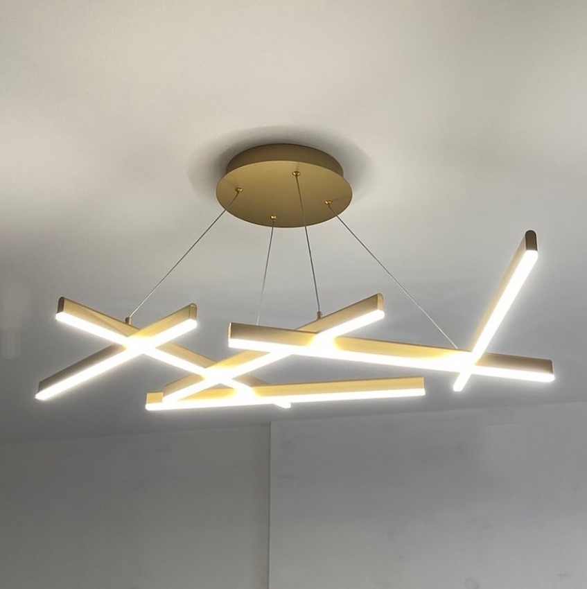 Декоративная люстра со светодиодными лампочками